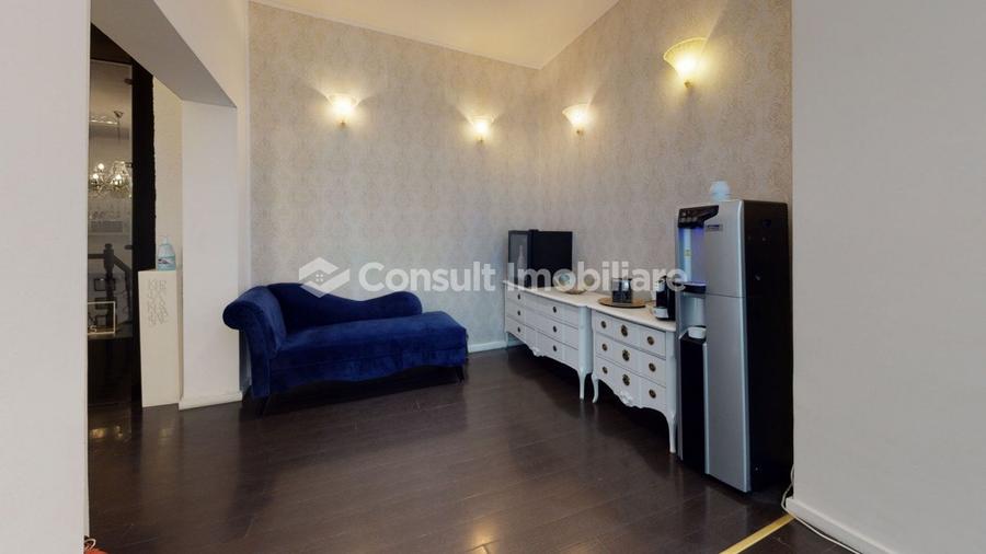 Spațiu comercial, de 246.49000549316 mp, în Central