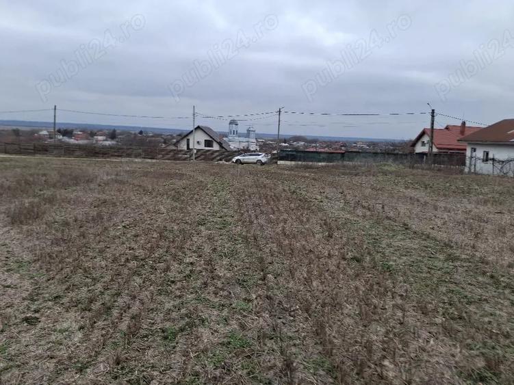 Teren de 2200 mp, în Gruiu