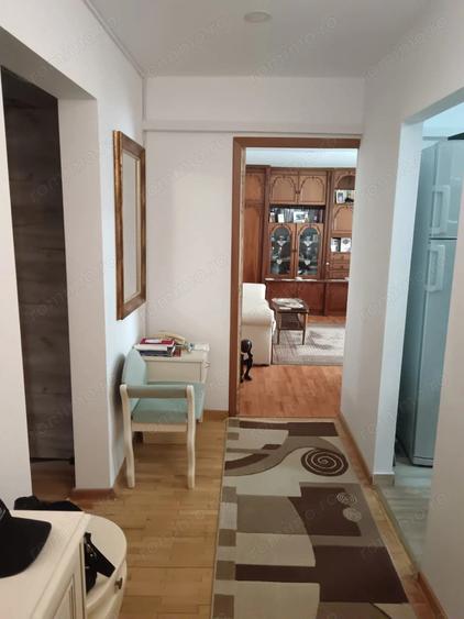 Apartament cu 3 camere decomandat în Odobescu