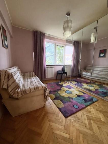 Apartament cu 3 camere semidecomandat în Ștefan cel Mare