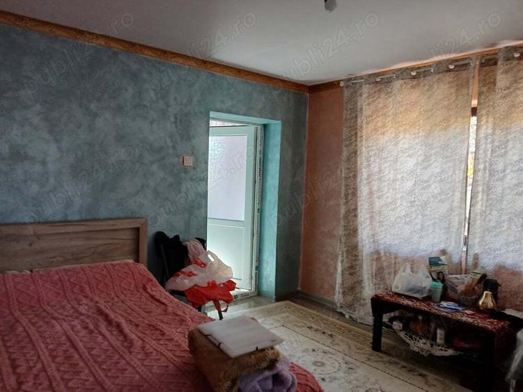 Casă cu 2 camere cu Teren 2000 Mp în Cârna