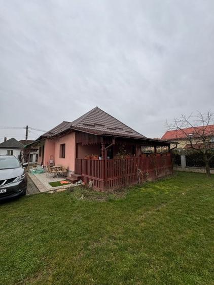 Casă individuală cu 3 camere cu Canalizare în Lăpușel