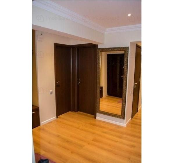 Apartament cu 4 camere decomandat în Giurgiului