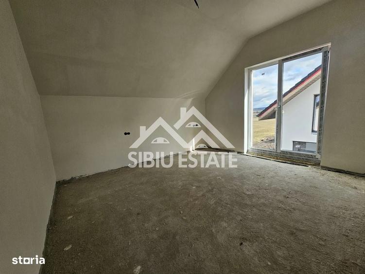 Casă cu 4 camere cu Teren 440 Mp în Central