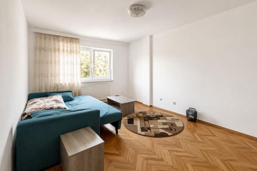 Apartament cu 3 camere decomandat în Baba-Dochia