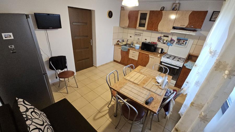 Casă cu 4 camere în Ologeni