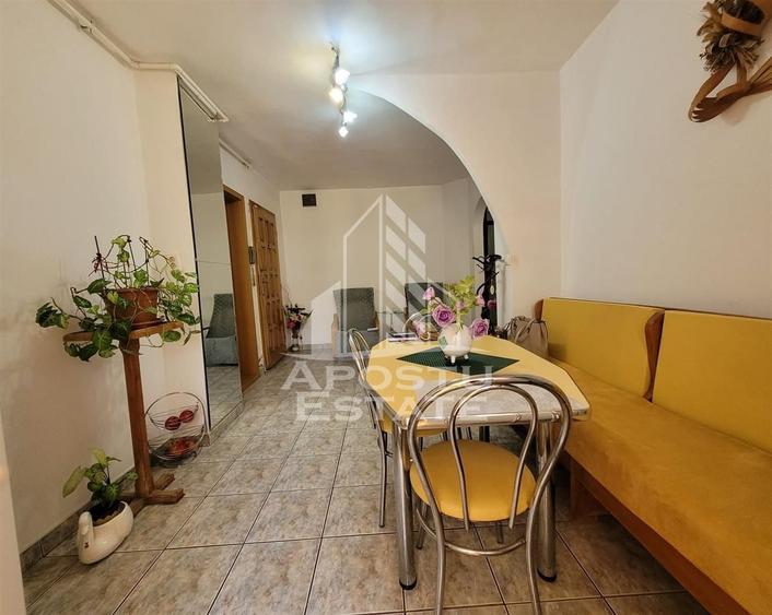 Apartament cu 3 camere decomandat, mobilat în Aradului