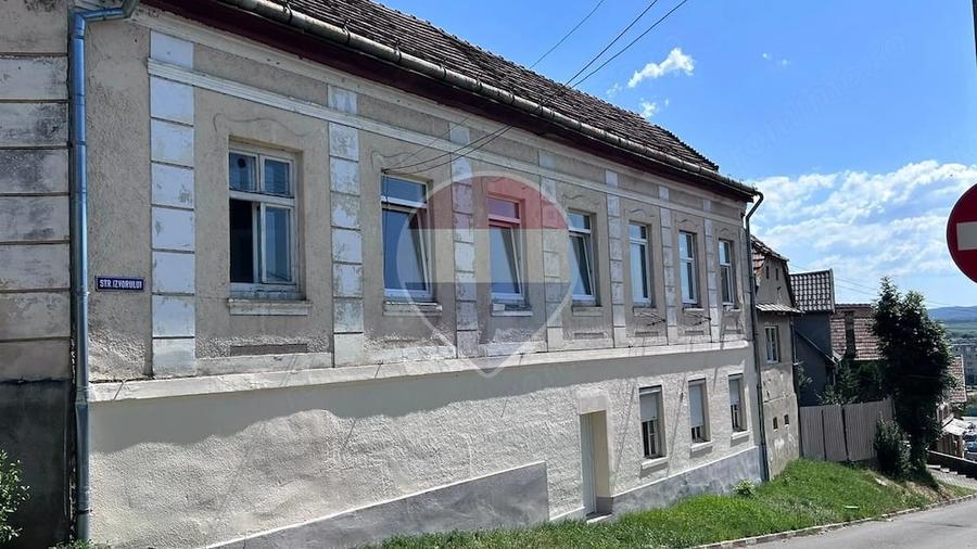 Casa cu 3 camere de vanzare in zona centrala comison 0% + garaj - 1