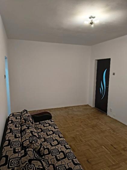 Apartament cu 2 camere semidecomandat, mobilat în Micro 11
