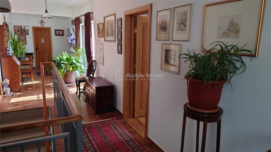 Casă cu 5 camere cu Teren 7241 Mp în Central