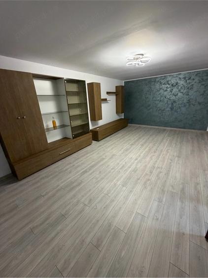 Inchiriez spa?iu in Gole?ti situat la E85 - 2