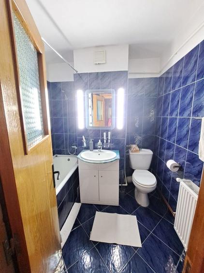 Apartament cu 3 camere decomandat în Micro 11