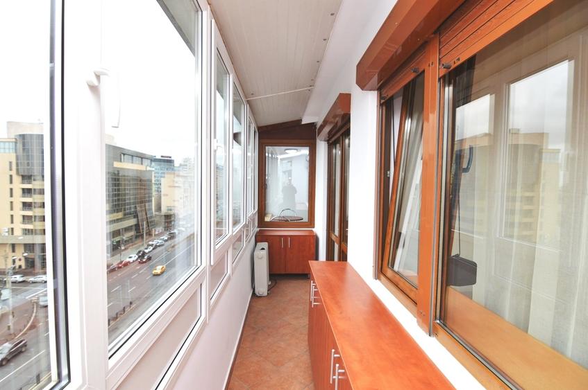 Apartament cu 3 camere semidecomandat în Victoriei