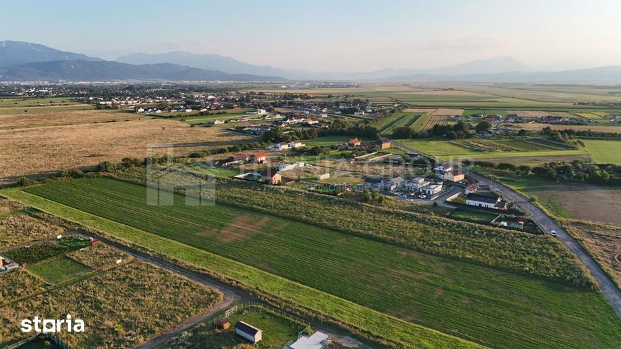 Teren de 17400 mp, în Stupini