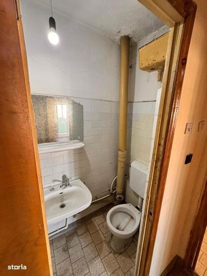 Apartament cu 3 camere în Uiești