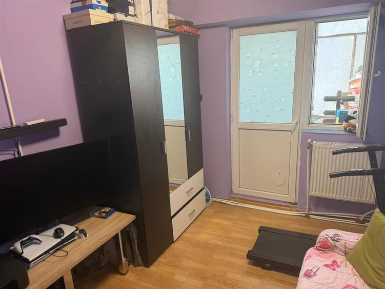 Apartament cu 3 camere decomandat în Apollo