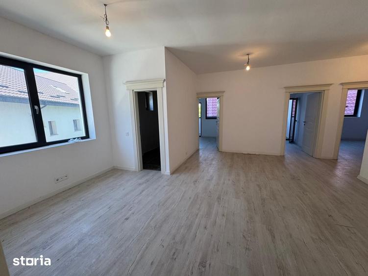 Apartament cu 4 camere decomandat în Dacia