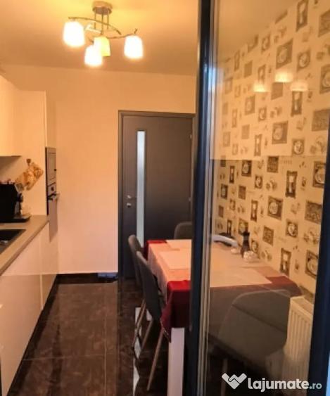 Apartament cu 3 camere decomandat în Florești
