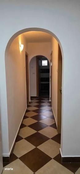 Apartament cu 3 camere decomandat, mobilat în Berceni