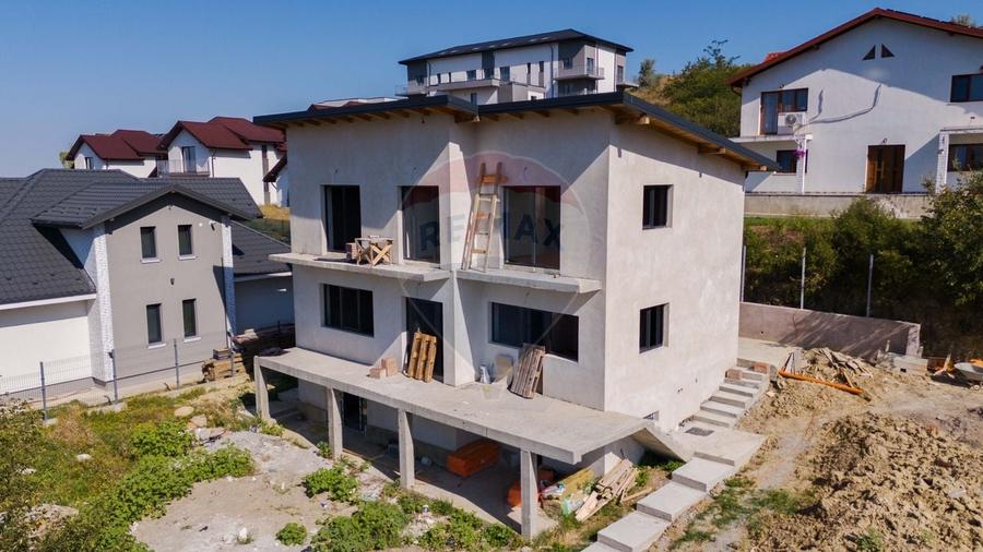 VIlă la Cheie de vânzare, 5 camere,  în Iași zona Mănăstirea Bucium - 2