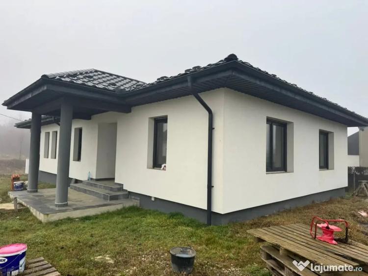Casă cu 4 camere cu Teren 650 Mp în Satu Nou de Jos