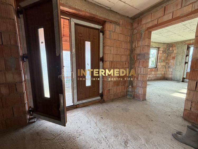 Casă individuală cu 4 camere cu Teren 388 Mp în Cetate