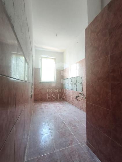 Apartament cu 3 camere semidecomandat în Central