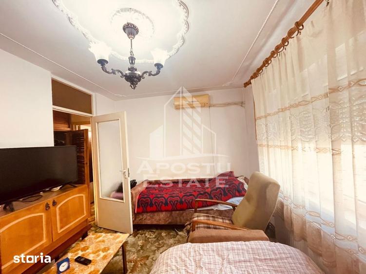 Apartament cu 2 camere semidecomandat, mobilat în Pârneava