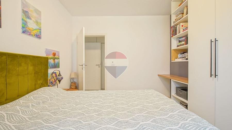 Apartament cu 3 camere decomandat, mobilat în Tractorul