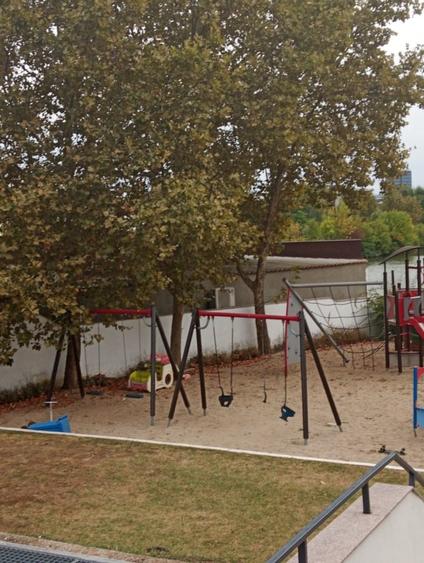 Casă cu 22 camere cu Teren 560 Mp în Băneasa