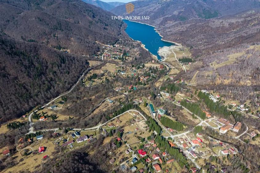Teren de 738 mp, în Poiana