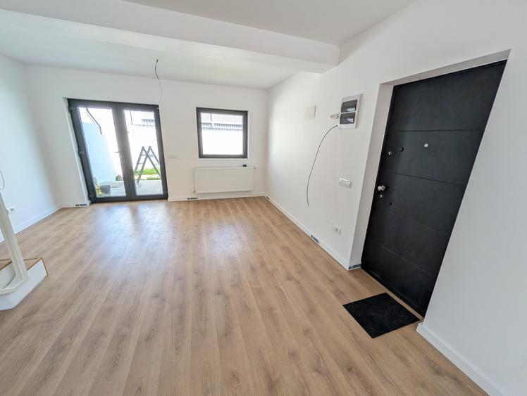 Casă individuală cu 4 camere cu Teren 100 Mp în Tunari