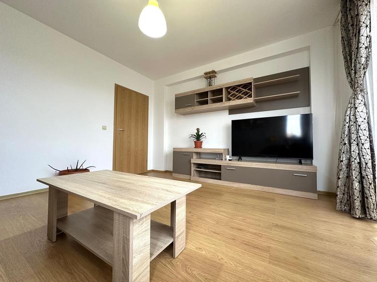 Apartament cu 3 camere decomandat, mobilat în Tractorul