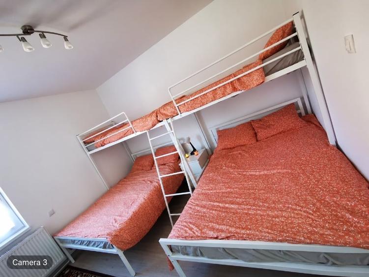 Apartament cu 4 camere semidecomandat, mobilat în Central