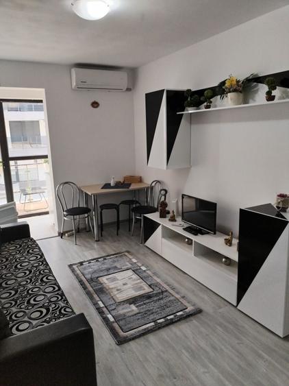 Apartament cu 2 camere semidecomandat în Central