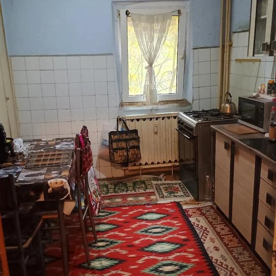 Apartament cu 4 camere decomandat în Militari