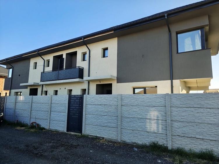 Casă cu 4 camere în Clinceni