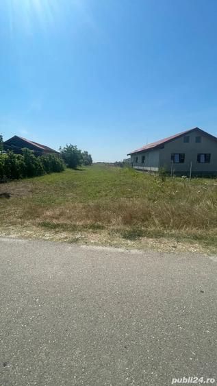 Teren de 2585 mp, în Icoana