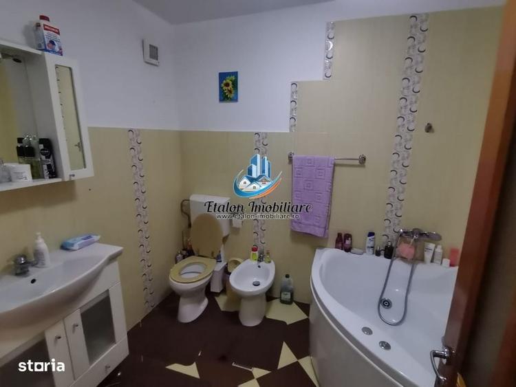 Apartament cu 4 camere decomandat în Calea Romanului