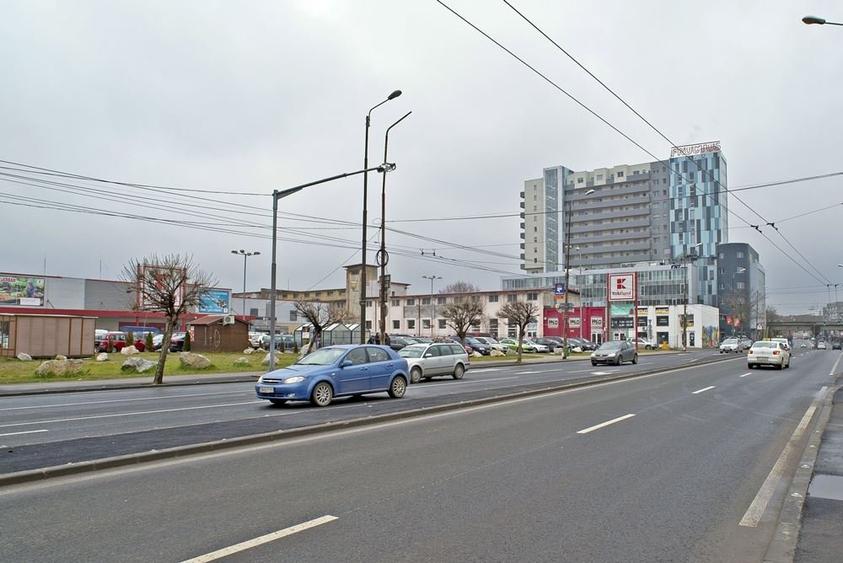 Birou, de 7,500 mp, în Central