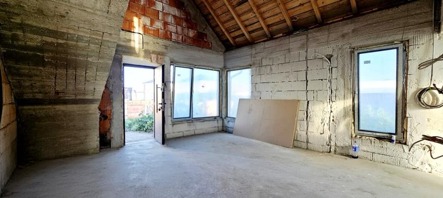 Casă individuală cu 5 camere cu Teren 300 Mp în Berceni