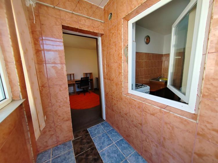Apartament cu 2 camere decomandat, mobilat în Podul de Fier