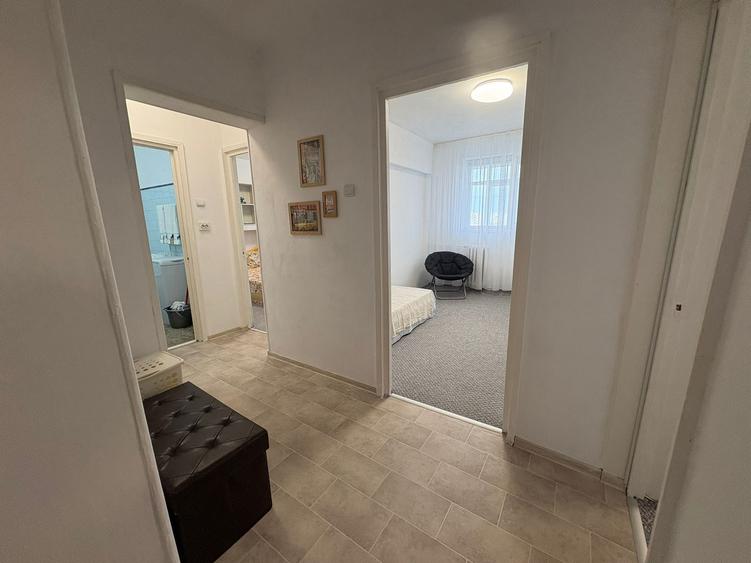 Apartament cu 3 camere decomandat, mobilat în P-ța Reșița