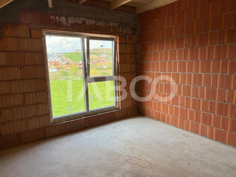 Duplex cu 5 camere cu Canalizare în Șura Mare