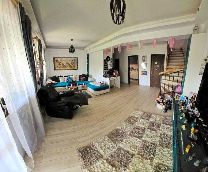 Casă cu 4 camere cu Teren 200 Mp în Central