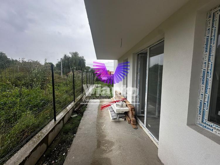 Duplex cu 5 camere cu Canalizare în Exterior Vest