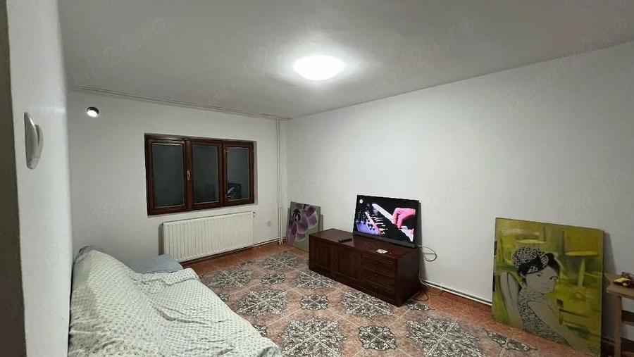 Apartament cu 4 camere decomandat în Victoria