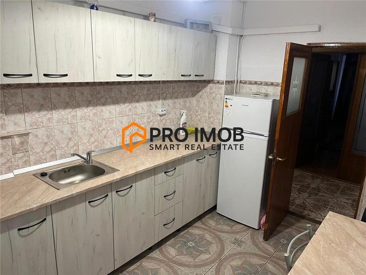 Apartament cu 3 camere decomandat, mobilat în 1 Decembrie