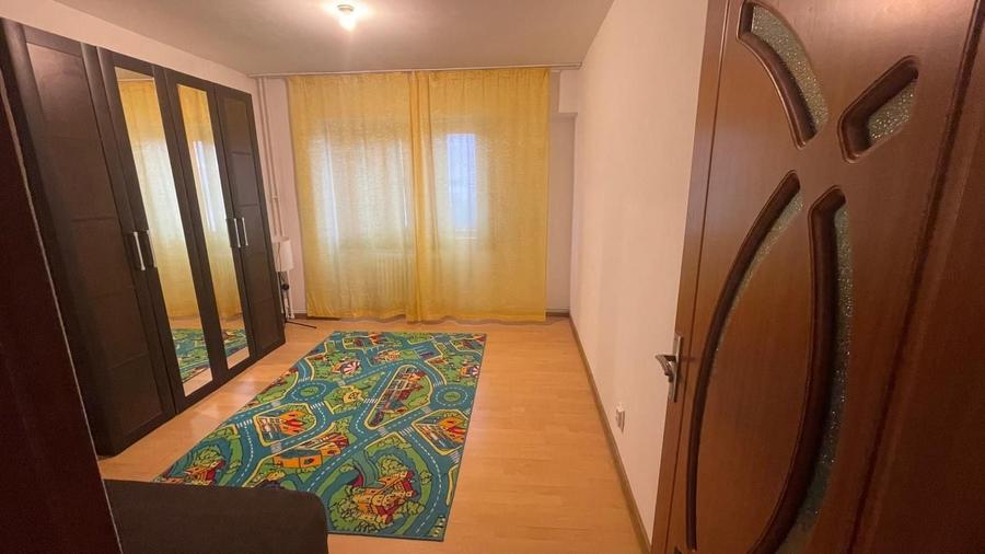 Apartament cu 3 camere nedecomandat în Păcurari
