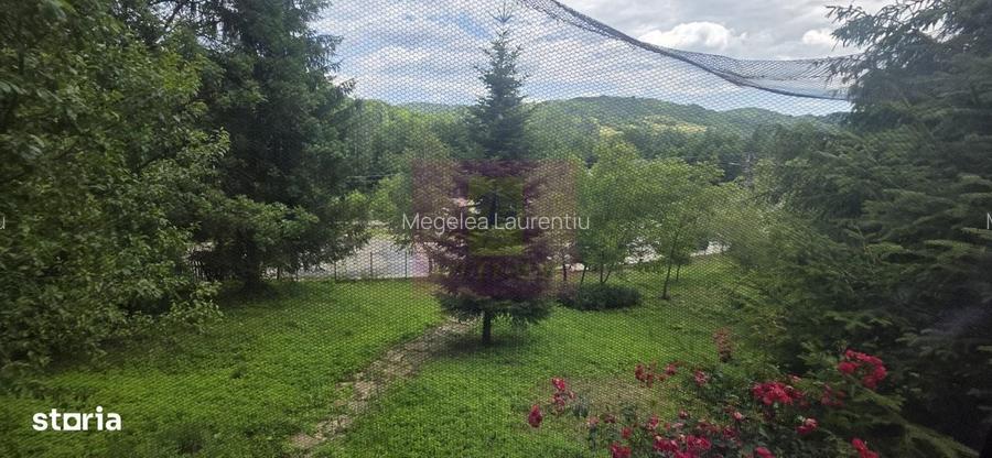 Cabana cu 5 camere de vanzare in Provita